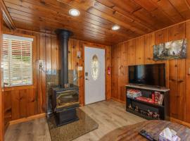 Acorn Cabin - Charming Place, Your getaway to Yosemite, Bass Lake, chalet à Oakhurst