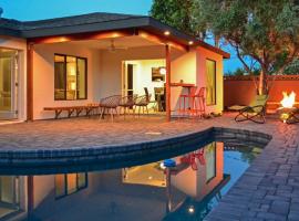 Quiet Luxury Estate w/ Heated Pool: Scottsdale、スコッツデールのコテージ
