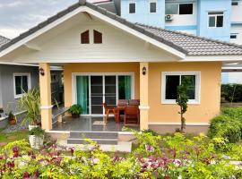 New Home Yบ้านเดี่ยวสร้างใหม่ ใกล้ทะเล ใจกลางเมืองระยอง, vakantiewoning in Ban Chak Phai