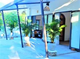 Crest House Beachside - Three-bedroom Private House on Cham Island Hoi An