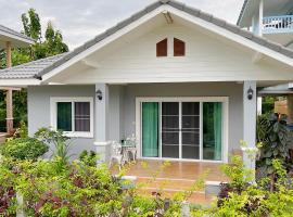 New Home Gบ้านเดี่ยวสร้างใหม่ ใกล้ทะเล ตัวเมืองระยอง, villa in Ban Chak Phai