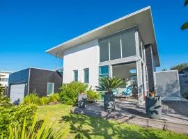 Beachy on Bream - Ruakākā Holiday Home