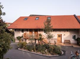 Ferienwohnungen in der alten Schnapsbrennerei Kolleritsch in Mureck, hotel v destinaci Mureck