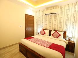 Hotel Lavit Couple Friendly near Faridabad Metro station，法里達巴德的飯店