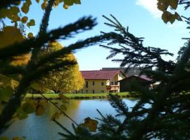 Ferienhof Stöhrmühle, hotel with pools in Pullenreuth