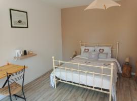 2 chambres d'hôtes au calme proche centre ville, Cama e café (B&B) em Mont-de-Marsan