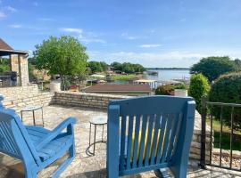 Waterfront Home on Private Lake Granbury Cove, hotel in Granbury