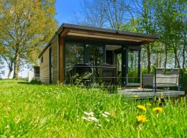 Waterlodges WeidumerHout, rumah bot di Weidum