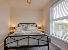 Casa Cella - Centrally located 4 bedroom house with private driveway and garden