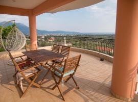 Lovely 3-bedroom rental unit with alluring views, apartment in Kalamata