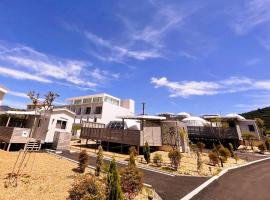 Necoana Glamping富士山景BBQトレーラーヴィラ, glamping site in Fujikawaguchiko