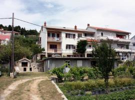 Apartments with parking space Kampor, Rab - 4984