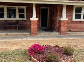 Classic Beauty, cottage in Albury