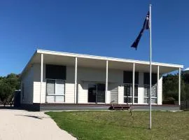 Kangaroo Pause Holiday home at Clayton Bay