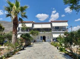Elea Guesthouse, вариант жилья у пляжа в городе Галаксидион