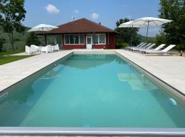 Pool Villa with view on the Langhe hills, holiday home in Mango