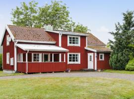 Spacious holiday home in Flattinge, Lagan, 200 m from Lake Flaren, hotel with parking in Vittaryd
