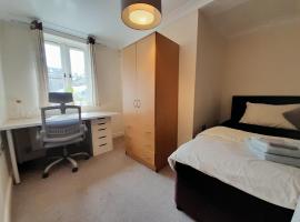 Private rooms in a shared house in Oxford - Host lives in the property，牛津的飯店