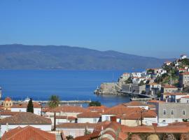 Hydra town, Relaxing patio Panoramic sea view, holiday home in Hydra