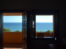 Il Tramonto - appartamento in prima fila, fronte spiaggia con vista mare panoramica -, apartment in Funtana Meiga