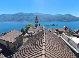 Spacious house in village center with a view, hotel a Ronco sopra Ascona