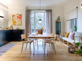 Design&Natur - hochwertige Ferienwohnung "Sundowner" in alter Villa, leilighet i Grünau im Almtal