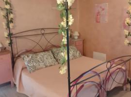 Splendido rustico shabby, piscina a richiesta, apartamento en Capannori