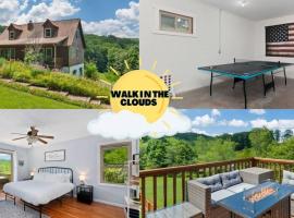 NEW! A Walk in the clouds w/ Game Room & Firepit!, holiday home in Banner Elk