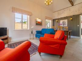Luxurious rural retreat - Holt Coach House, cottage in Sudbury