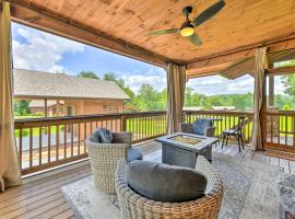 Cozy Mountain Cottage in Chinquapin Community, hotell i Glenville