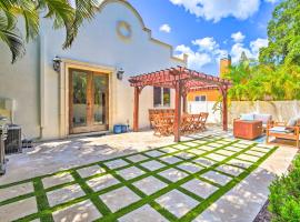 Sunny Sarasota Abode with Yard about 1 Mi to Dtwn!, hotel in Sarasota