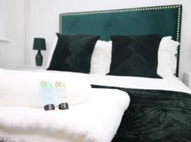 2 Bedroom House on Holmes Hill Road- Free Parking, Wi-Fi & Patio, hotel i Bristol