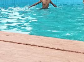 Kyambura riverside safari lodge, hotel v destinaci Busonga