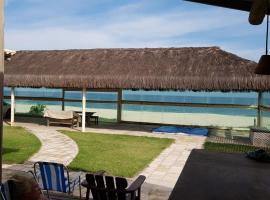 Casa de praia frente mar, hotel em Maricá
