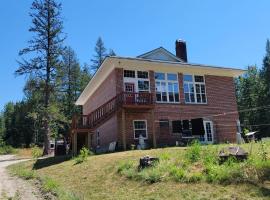 The Colburn Schoolhouse - Literature Suite, hotel perto de Stella Express, Sandpoint