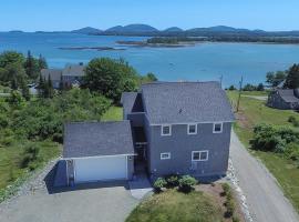 Nearly New-amazing Views! Close To Acadia, cottage in Marlboro