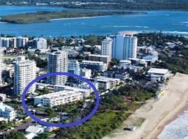 Camargue Beachfront Apartments, hotel en Maroochydore