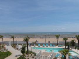 Superbe appartement pour 6 avec balcon, piscine chauffée et accès direct plage à La Tranche - FR-1-194-255, hotel in La Tranche-sur-Mer