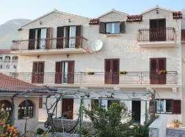 Apartments with parking space Bol, Brac - 2899