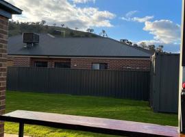 Wodonga House Huon hill，Bandiana的小屋