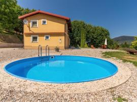 Nice Home In Vrbovsko With 5 Bedrooms, Wifi And Outdoor Swimming Pool, beach hotel in Vrbovsko