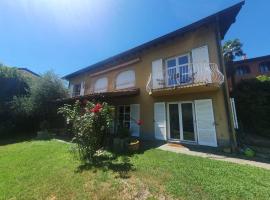 Golden Hill, hotel with parking in Collina d'Oro
