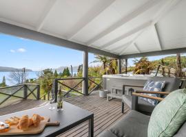 Splendour on Spencer - Lake Tarawera Holiday Home, villa in Lake Tarawera