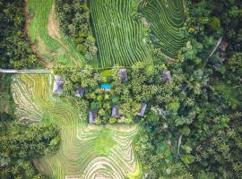 Clove Tree Hill, luxury hotel in Blimbing