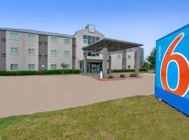 Motel 6-Benbrook, TX - Fort Worth, accessible hotel in Benbrook