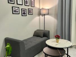 NEW Modern Vacation Home Apartelle, отель с парковкой в городе Iriga City