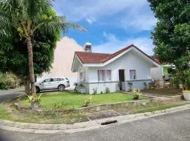 Cozy 3-bedroom townhouse with free parking