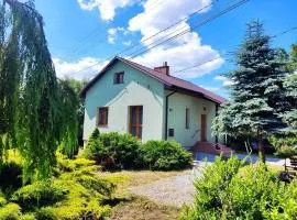 Zielony Domek z dużym tajemniczym ogrodem i rekreacyjną stodołą