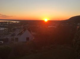 3-rumsl&auml;genhet i villa med havsutsikt i B&aring;stad Hindb&auml;rsv&auml;gen 22