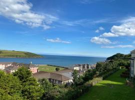 Sunnyside View Apartment -modern & cosy apartment with magnificent views to match, apartment in Youghal